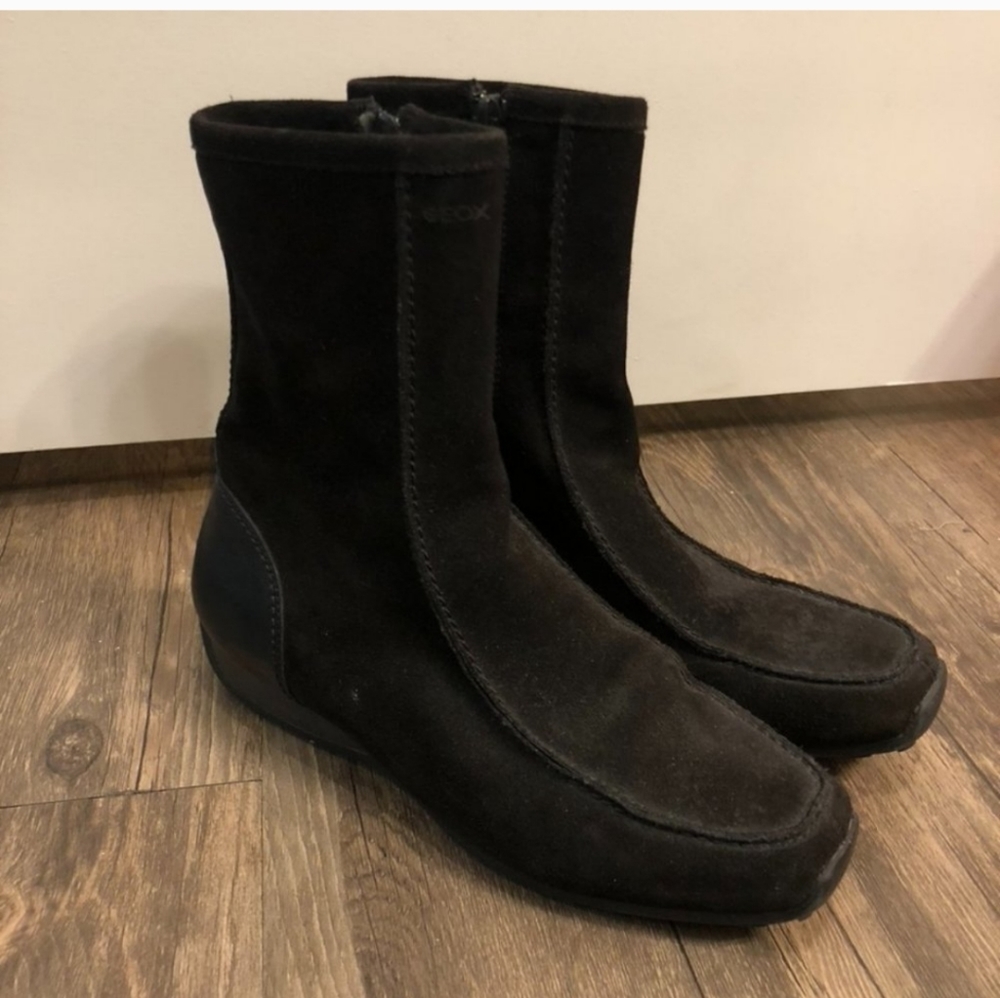 Like New! Geox Suede Boots